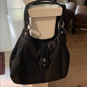 Coach Elegant Black Leather Shoulder Bag